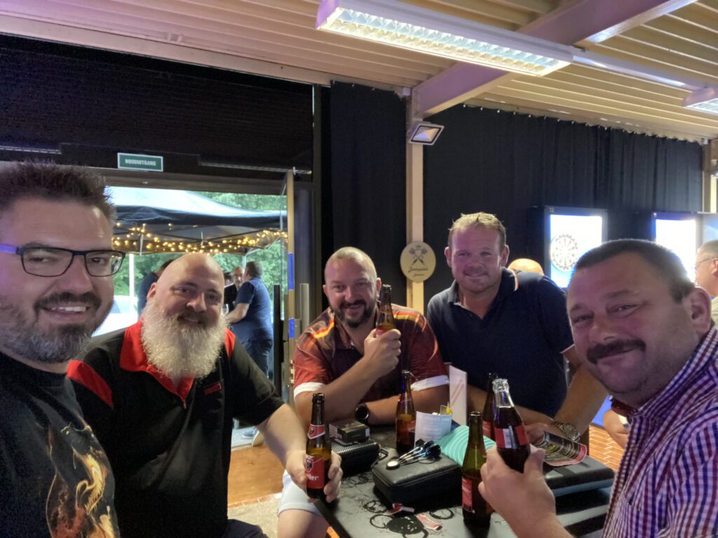 The Stallion Bullets in het Dartspaleis te Bottelare